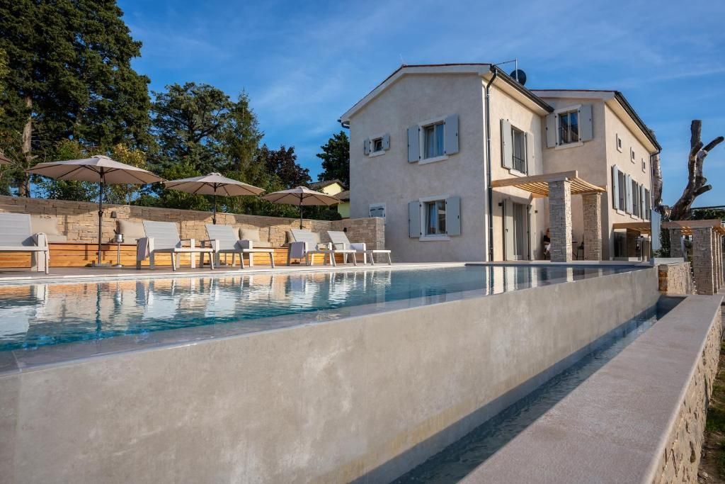 Отель, гостиница в Буйе, Хорватия, 758 м² - фото 1