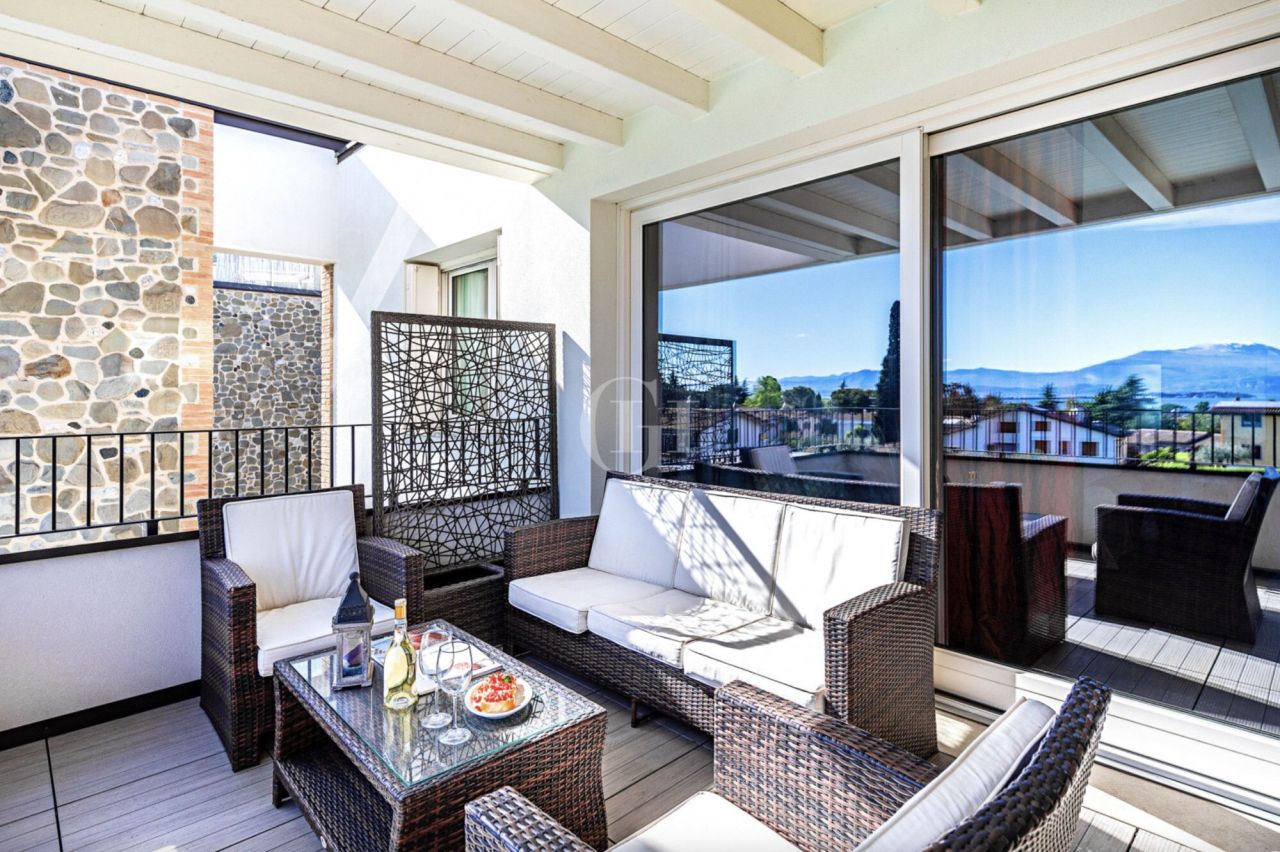 Апартаменты у озера Гарда, Италия, 120 м² - фото 2