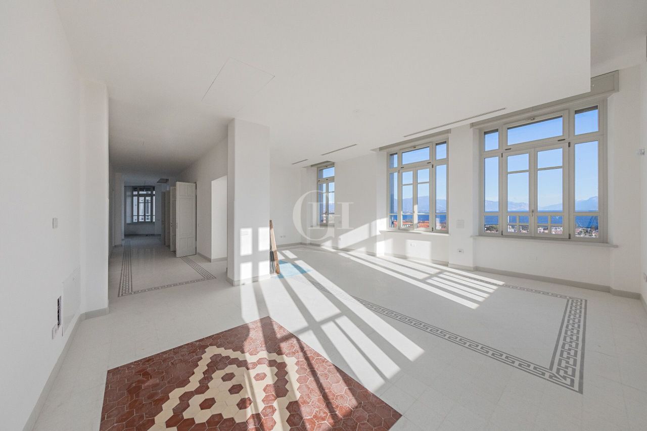 Апартаменты у озера Гарда, Италия, 318 м² - фото 4