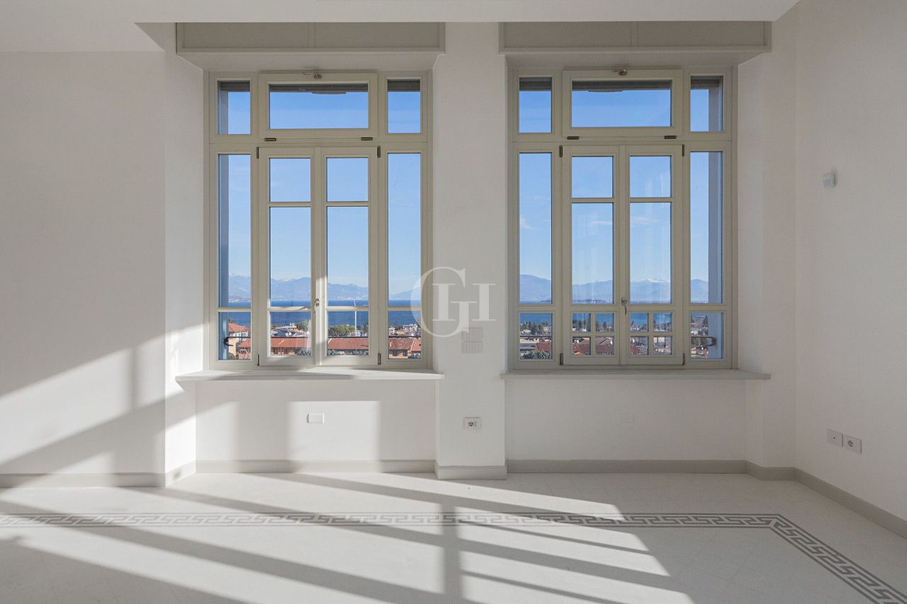 Апартаменты у озера Гарда, Италия, 318 м² - фото 9