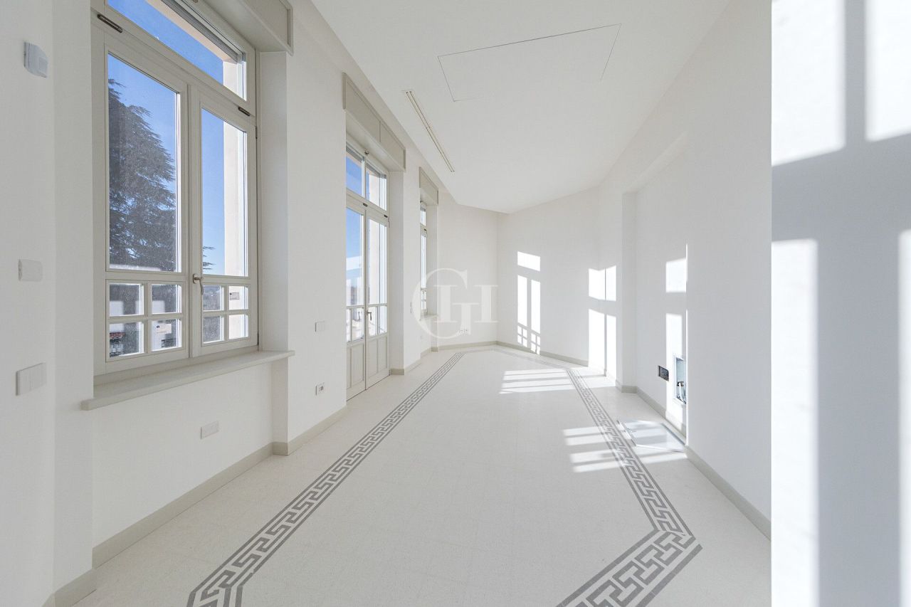 Апартаменты у озера Гарда, Италия, 318 м² - фото 12