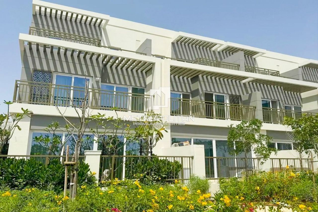 Таунхаус в Дубае, ОАЭ, 218 м² - фото 1