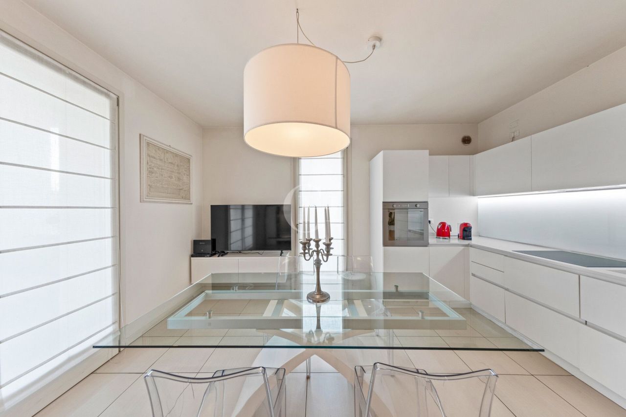 Апартаменты у озера Гарда, Италия, 138 м² - фото 4