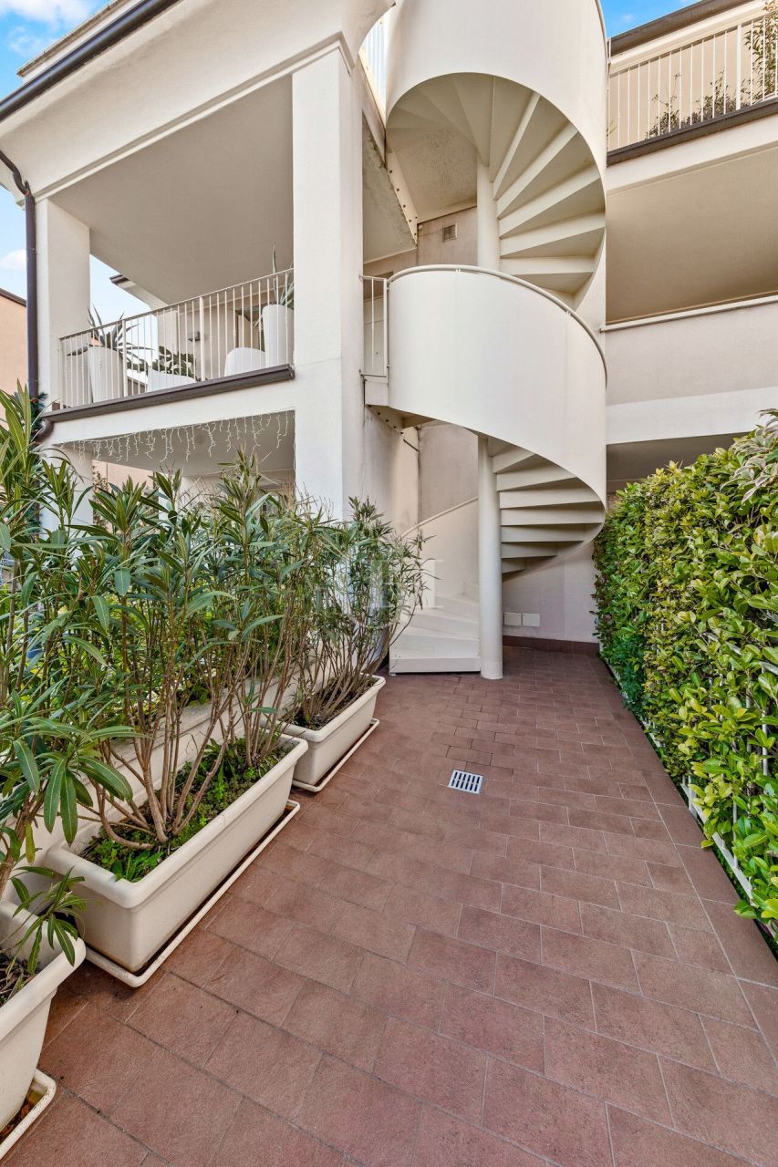 Апартаменты у озера Гарда, Италия, 138 м² - фото 13