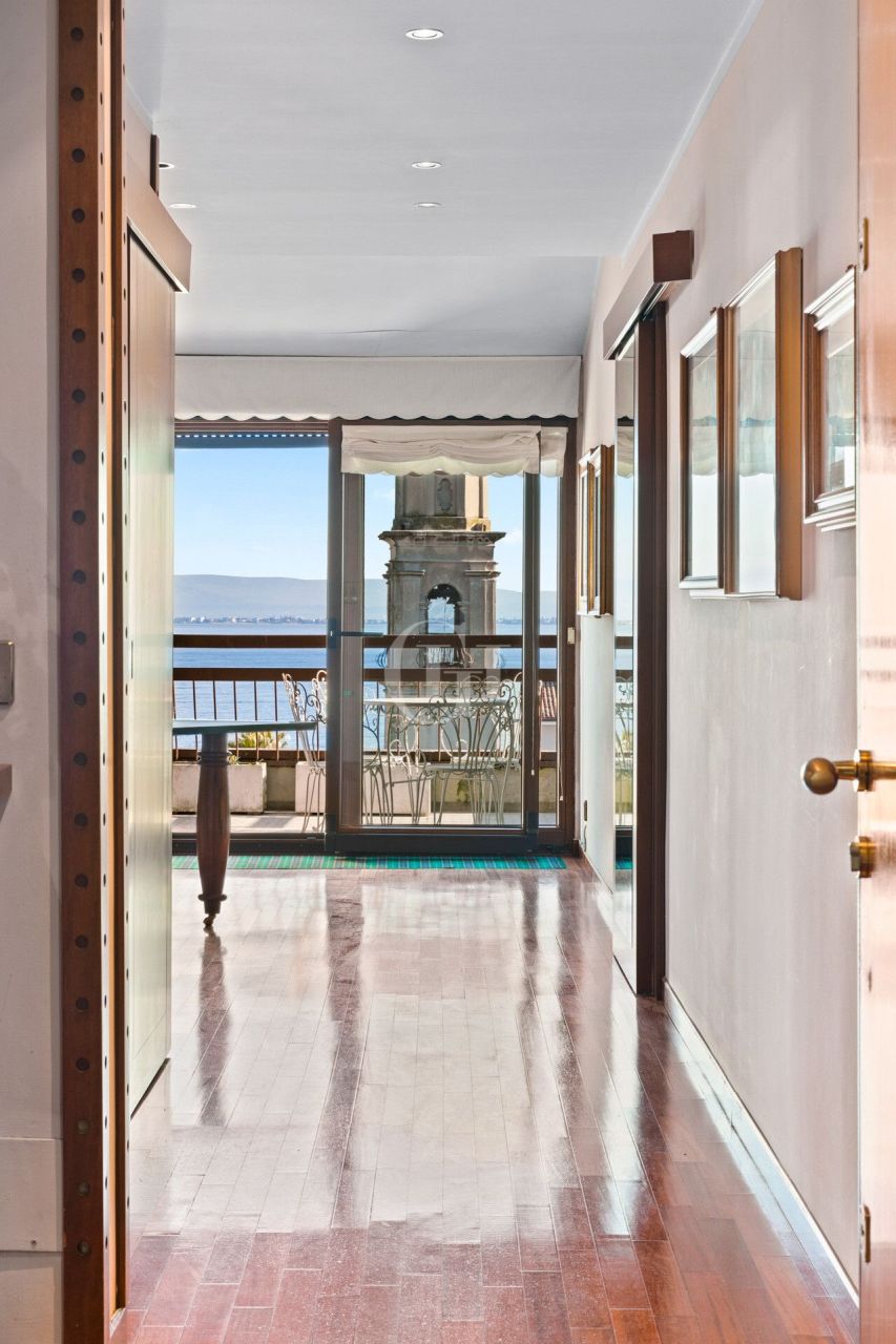 Пентхаус у озера Гарда, Италия, 185 м² - фото 16