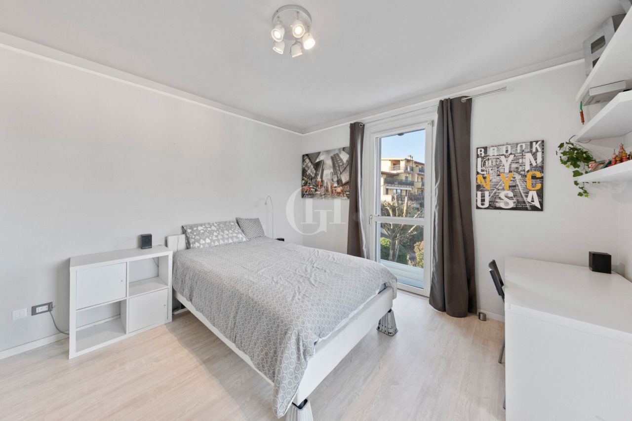 Вилла у озера Гарда, Италия, 215 м² - фото 12