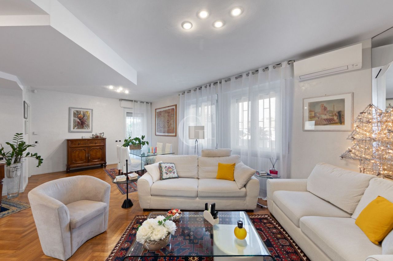 Вилла у озера Гарда, Италия, 215 м² - фото 5