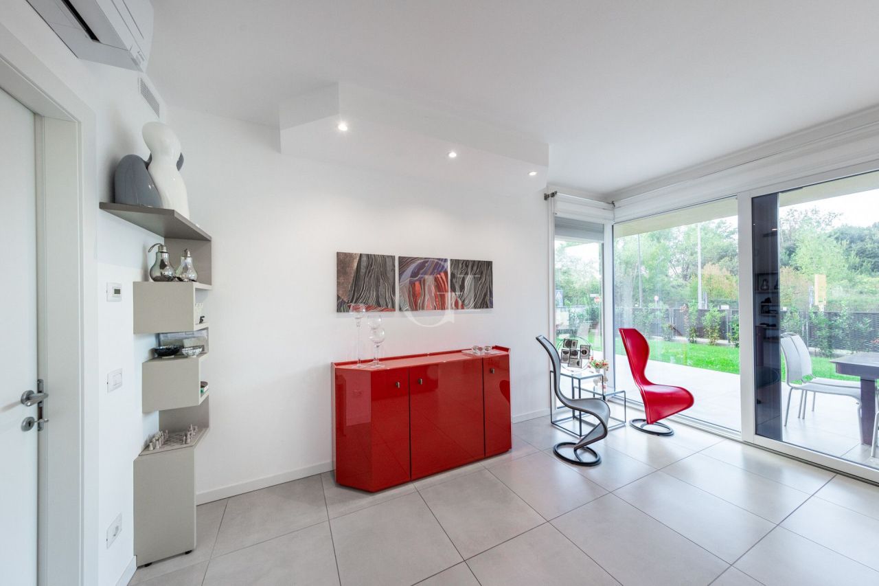 Апартаменты у озера Гарда, Италия, 128 м² - фото 2