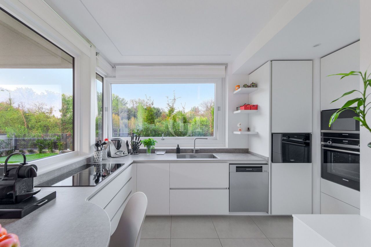 Апартаменты у озера Гарда, Италия, 128 м² - фото 5