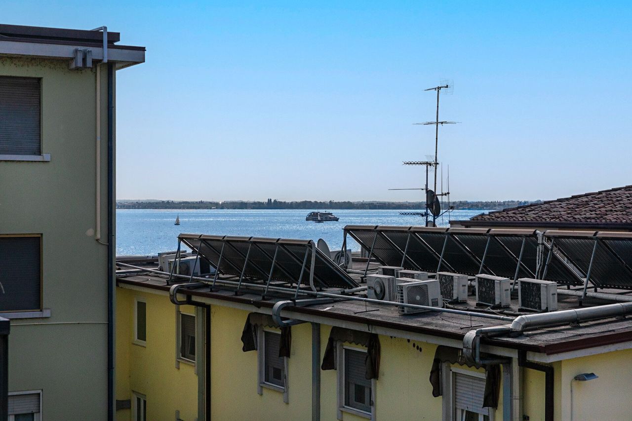 Апартаменты у озера Гарда, Италия, 80 м² - фото 9