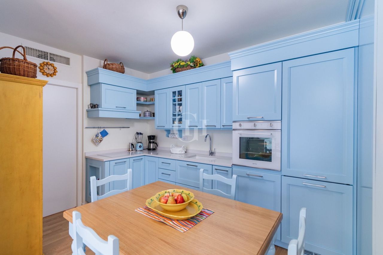 Апартаменты у озера Гарда, Италия, 130 м² - фото 8