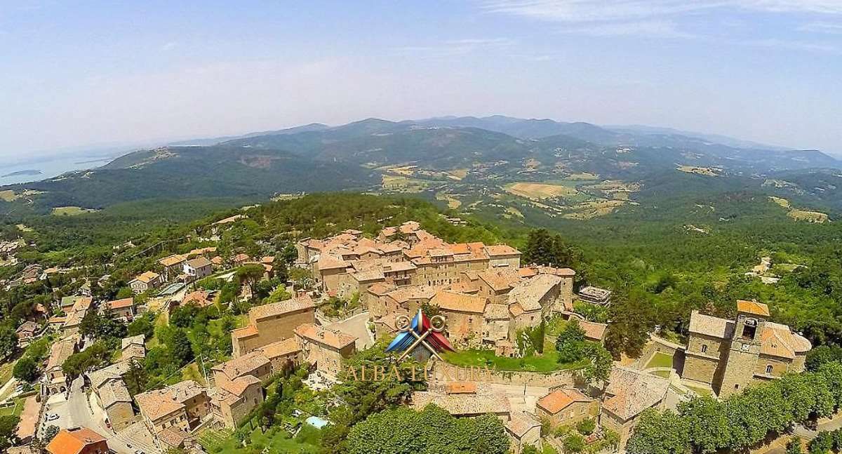 Вилла в Пассиньяно-суль-Тразимено, Италия, 2 000 м² - фото 2