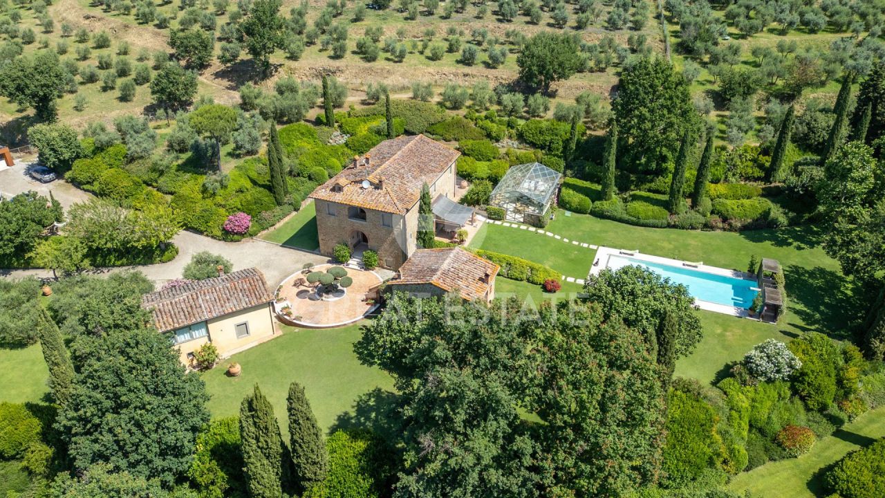 Дом в Ареццо, Италия, 765.35 м² - фото 2