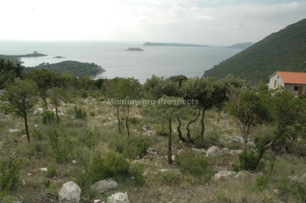 Земля на полуострове Луштица, Черногория, 2 852 м² - фото 1