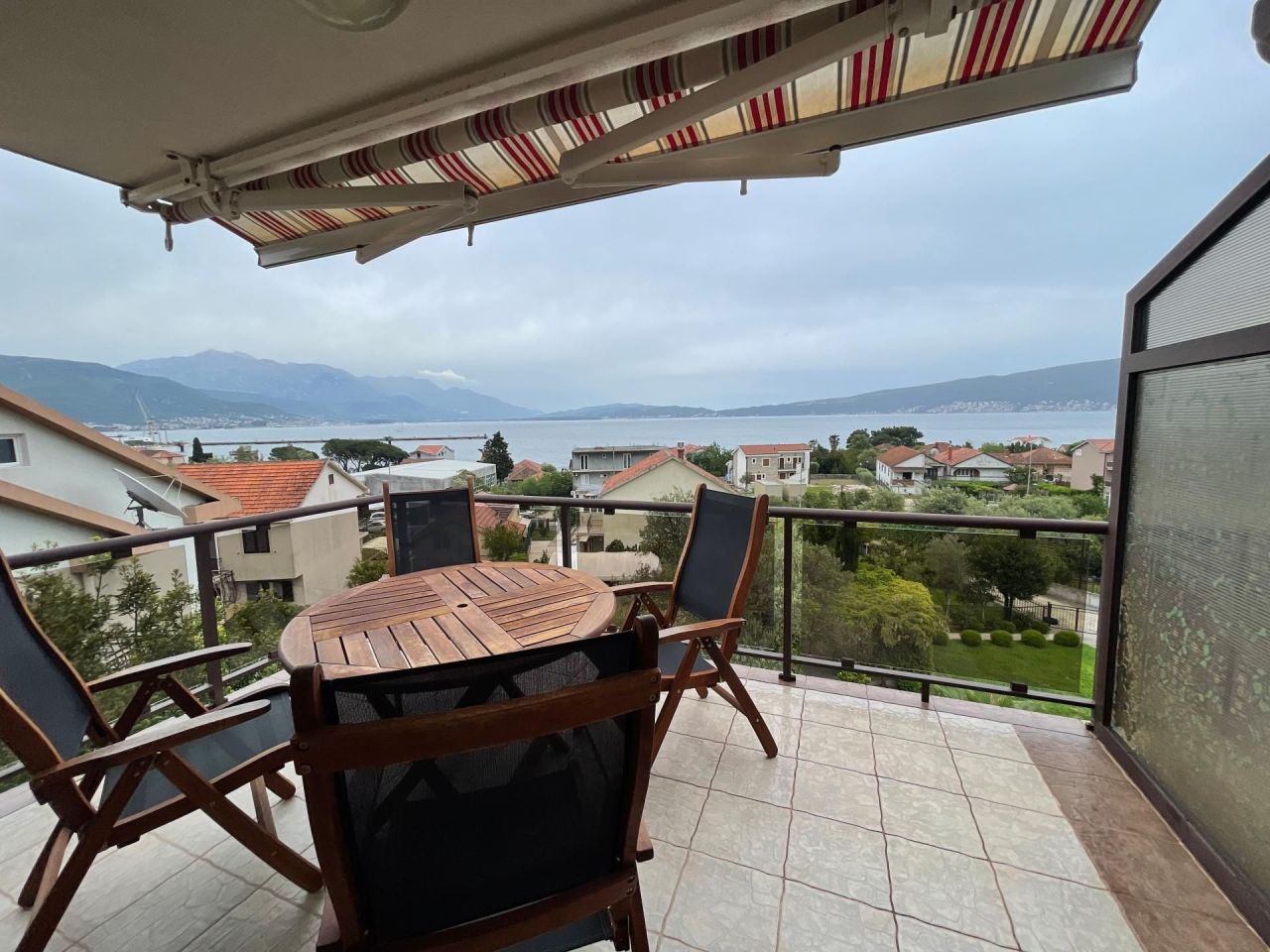 Квартира в Херцег-Нови, Черногория, 85 м² - фото 1