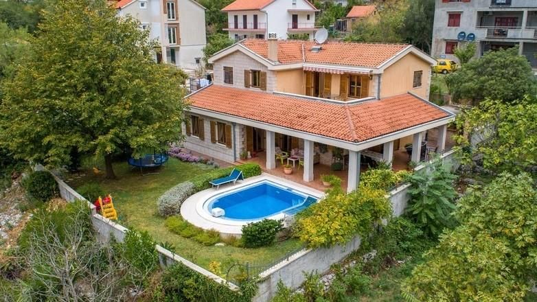 Дом в Ораховаце, Черногория, 300 м² - фото 1