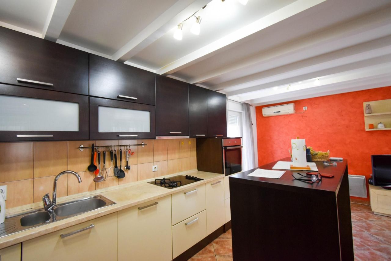 Квартира в Доброте, Черногория, 102 м² - фото 4