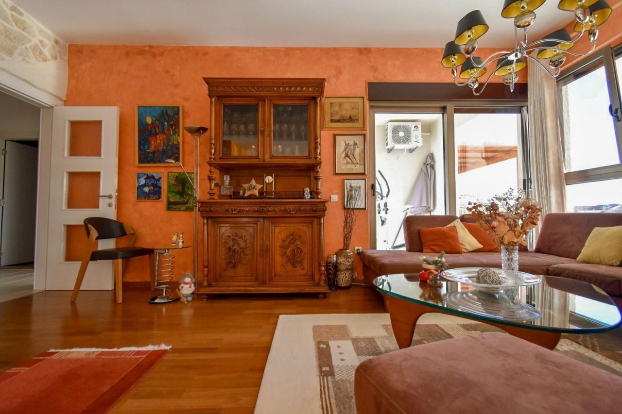 Квартира в Тивате, Черногория, 116 м² - фото 4