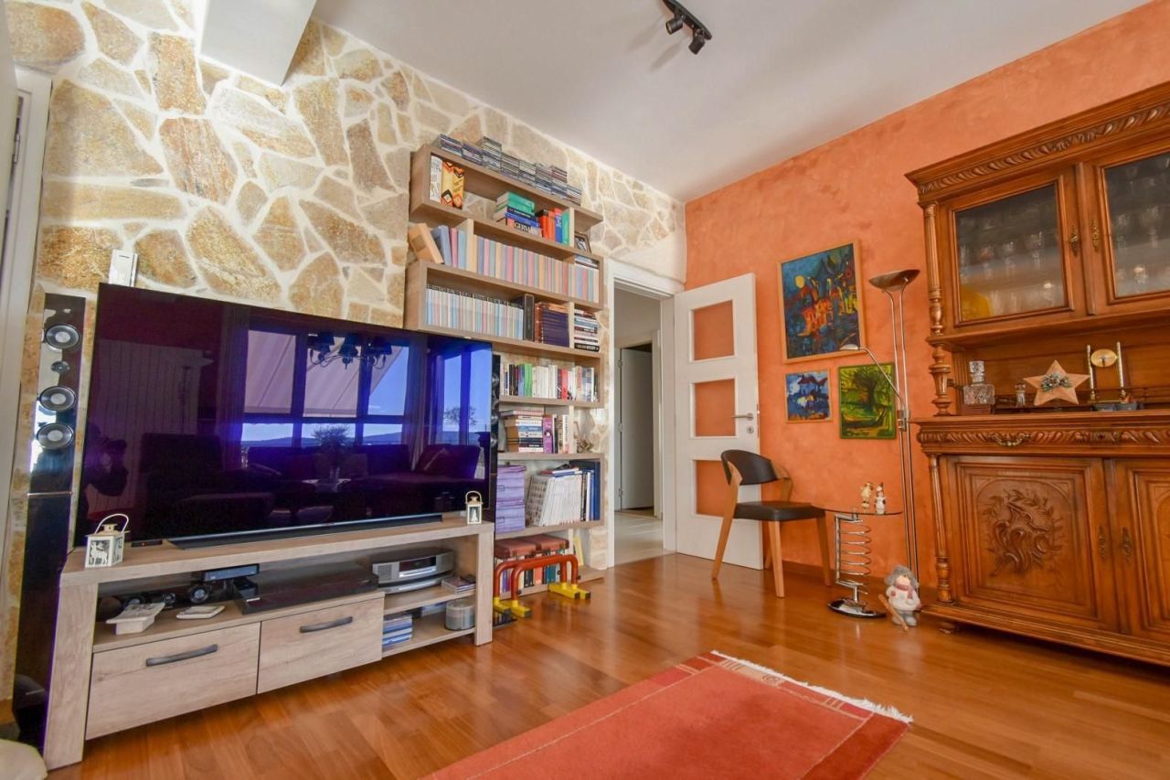 Квартира в Тивате, Черногория, 116 м² - фото 11