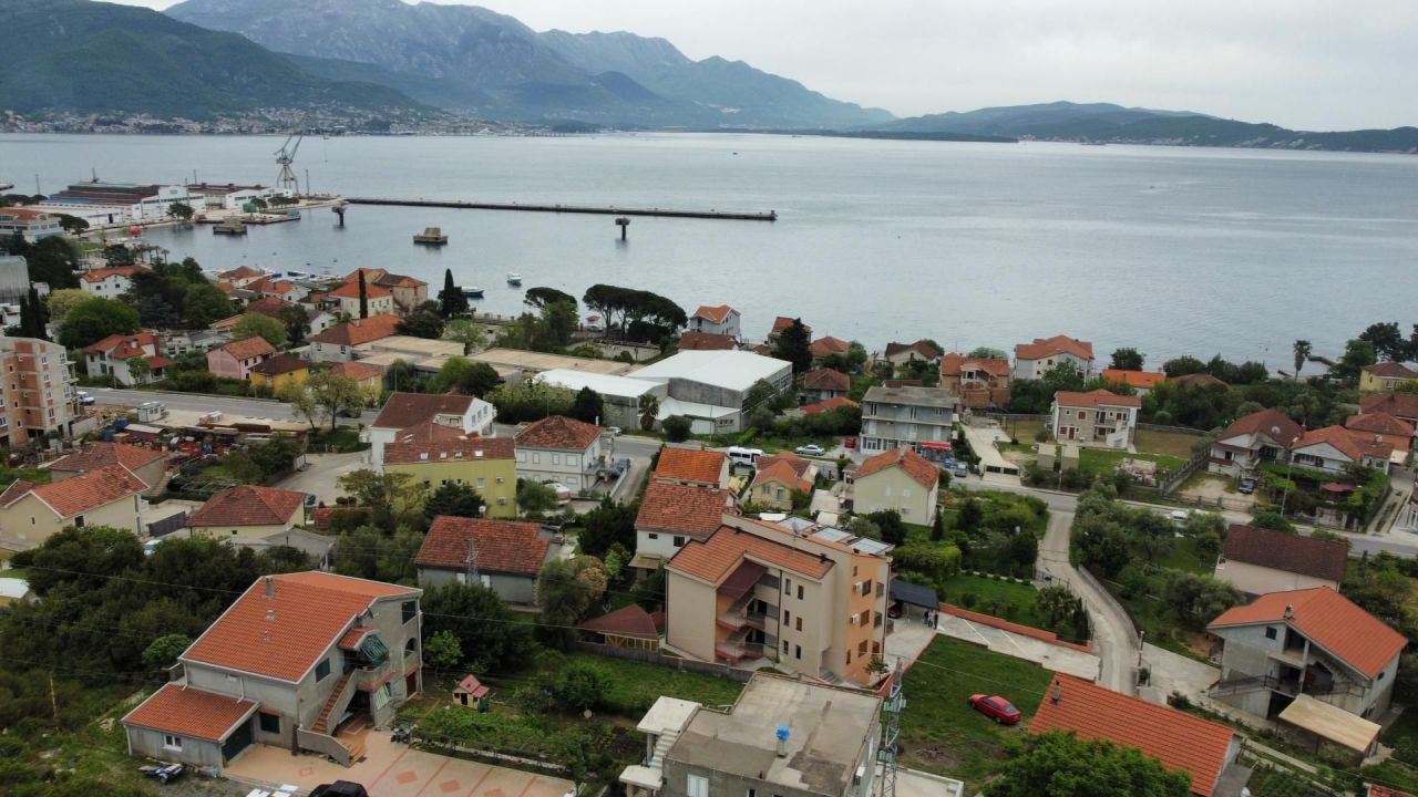 Квартира в Херцег-Нови, Черногория, 85 м² - фото 17