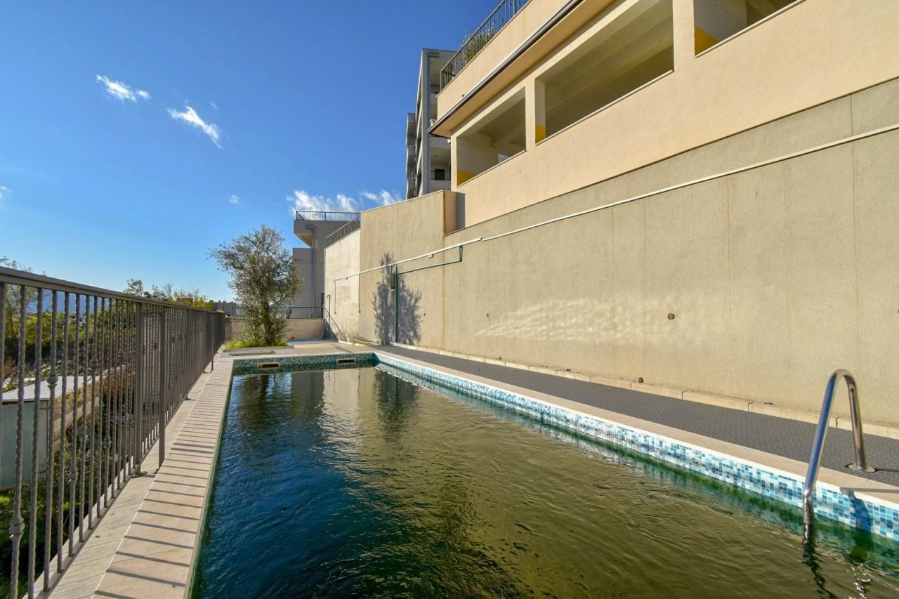 Квартира в Тивате, Черногория, 116 м² - фото 18