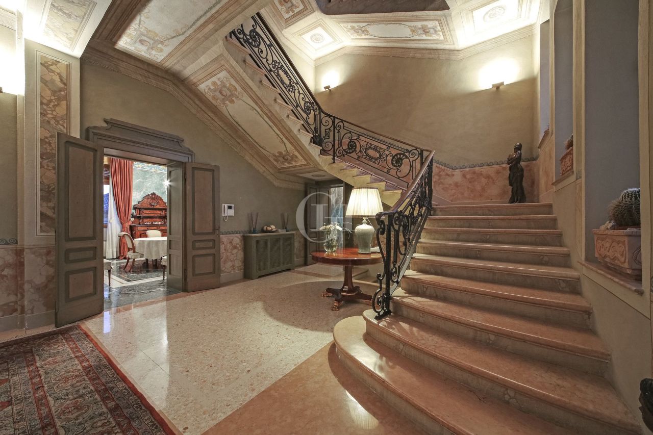 Вилла у озера Гарда, Италия, 2 913 м² - фото 4