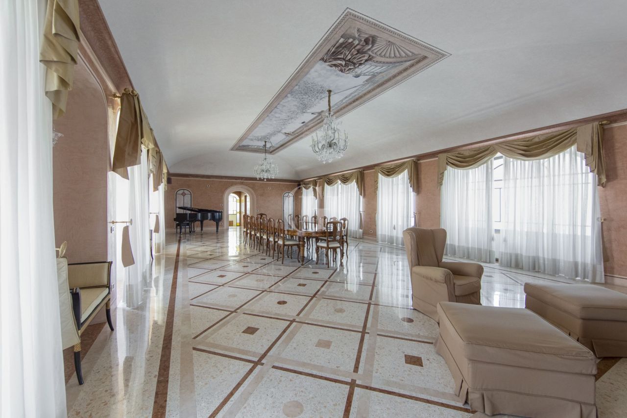 Вилла у озера Гарда, Италия, 2 913 м² - фото 8