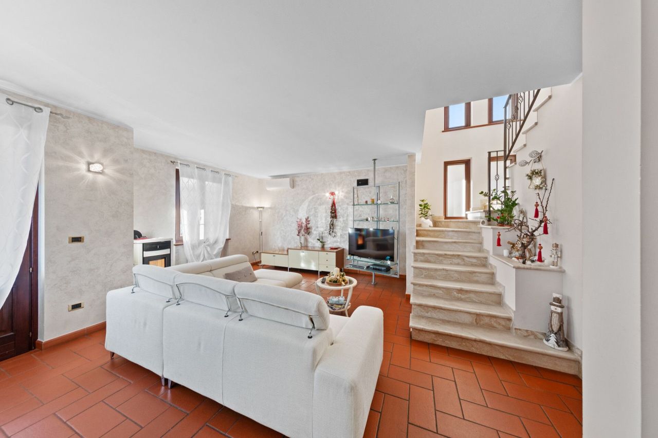 Вилла у озера Гарда, Италия, 168 м² - фото 9