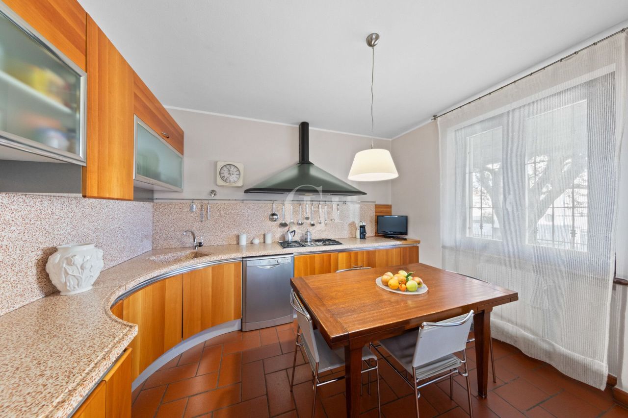 Вилла у озера Гарда, Италия, 168 м² - фото 10