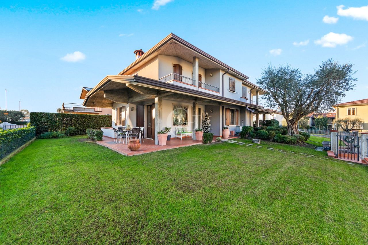 Вилла у озера Гарда, Италия, 168 м² - фото 2