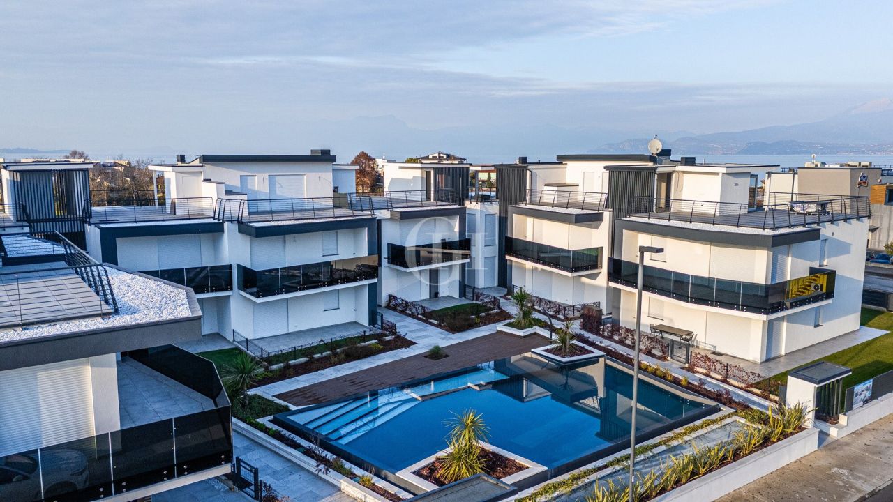 Апартаменты у озера Гарда, Италия, 185 м² - фото 1