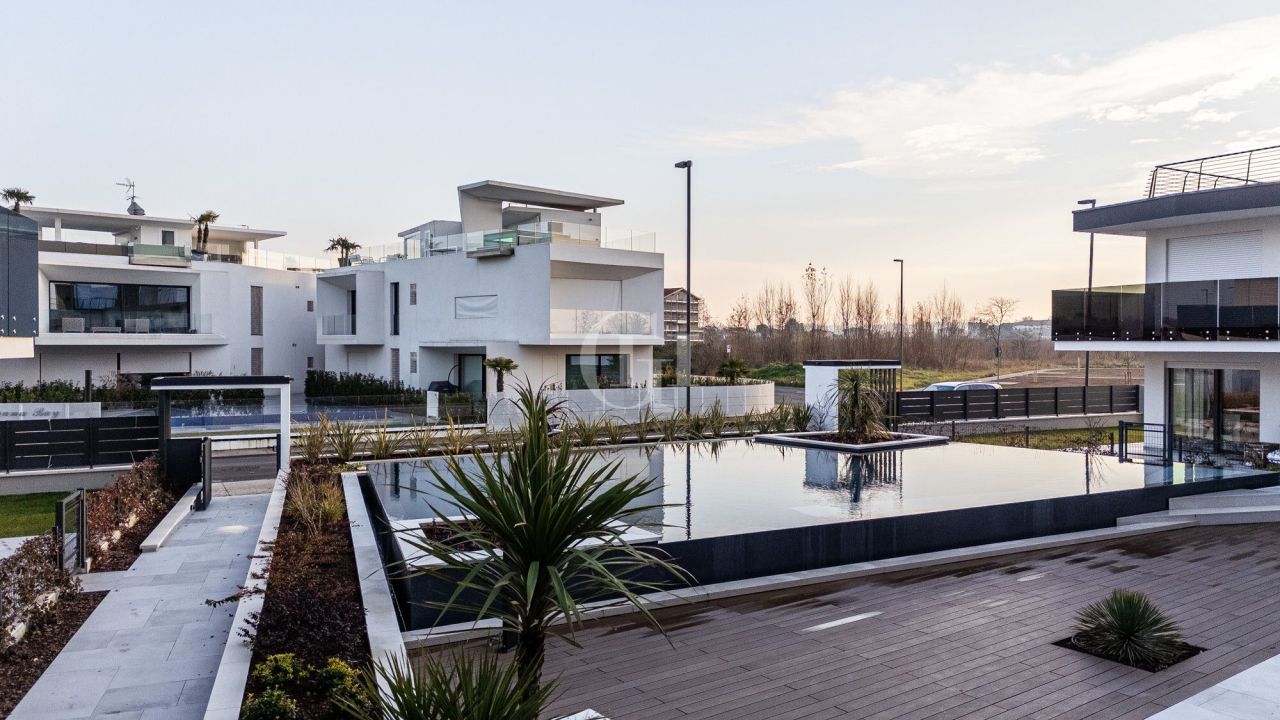 Апартаменты у озера Гарда, Италия, 185 м² - фото 18