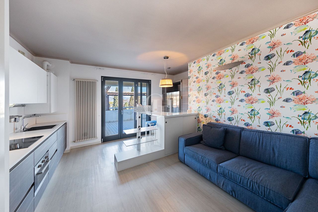 Пентхаус у озера Гарда, Италия, 90 м² - фото 12