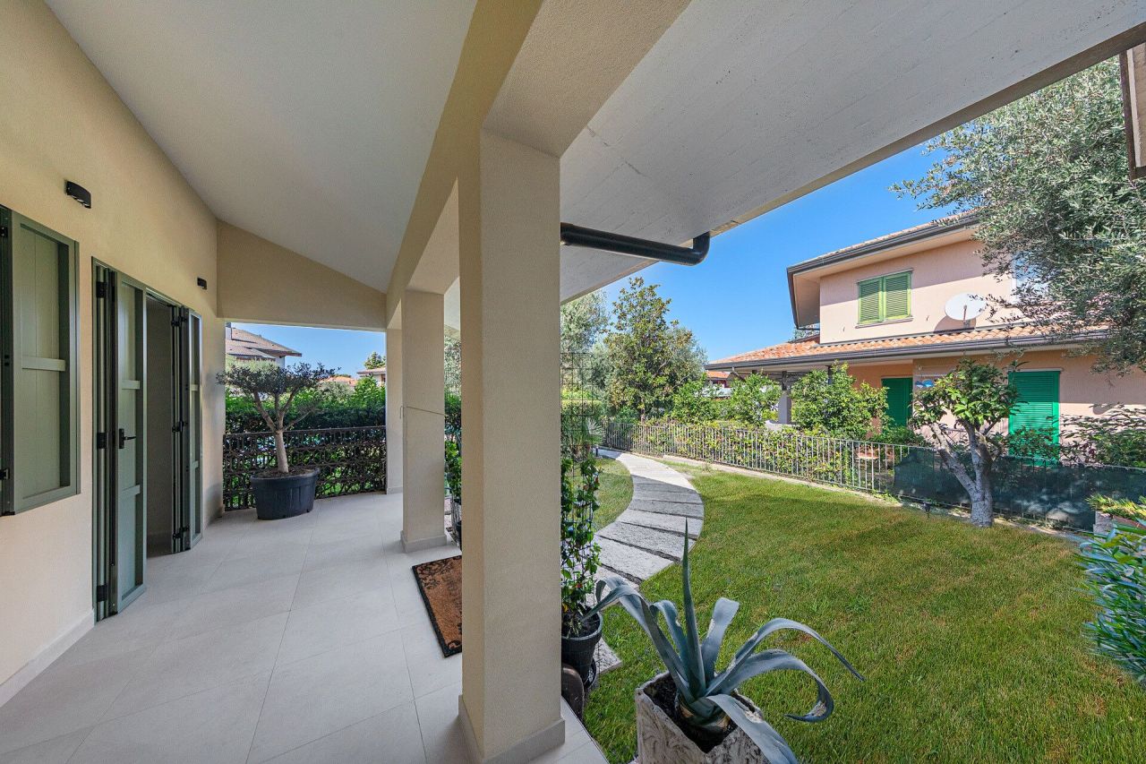 Вилла у озера Гарда, Италия, 150 м² - фото 2