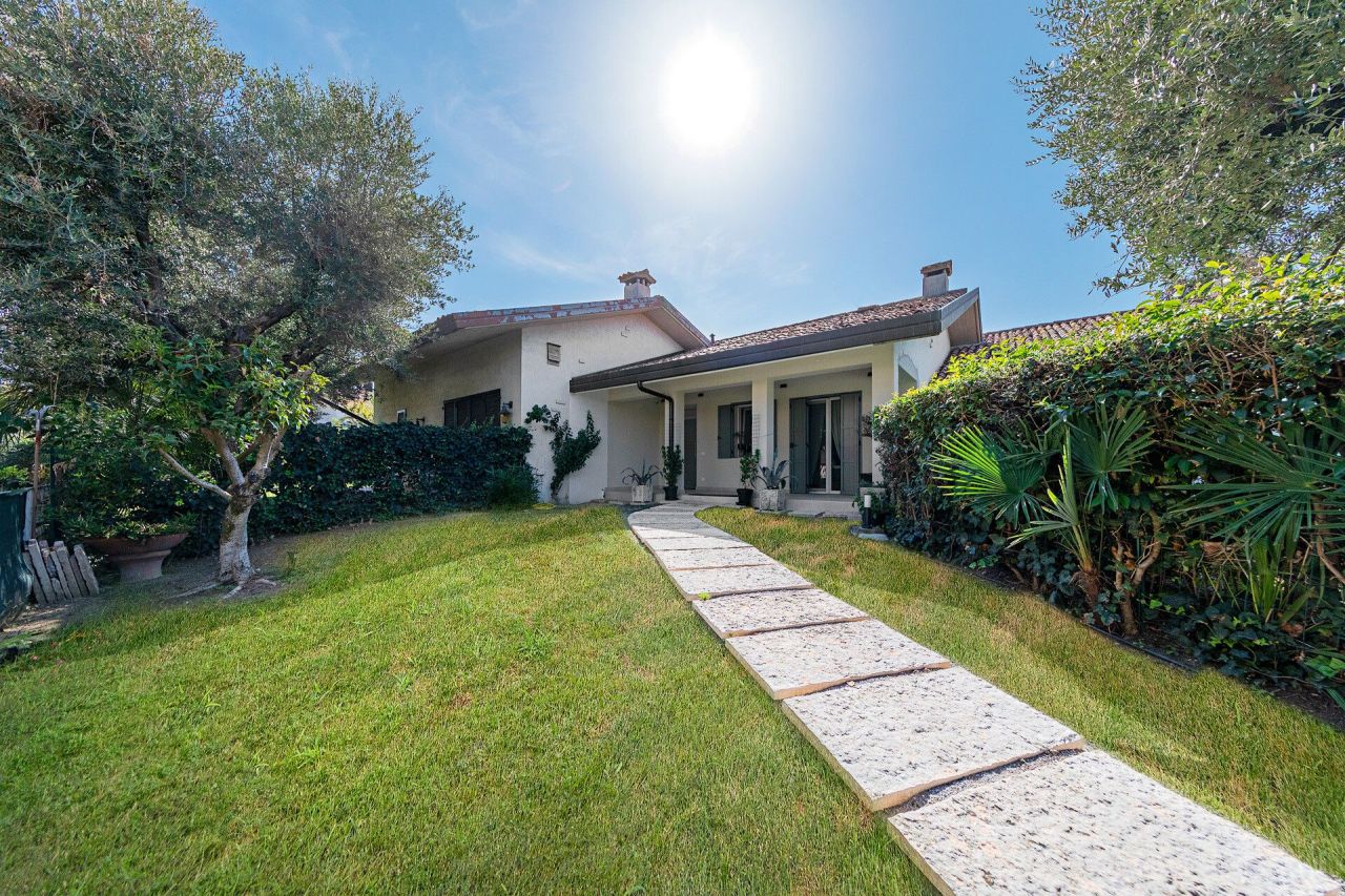 Вилла у озера Гарда, Италия, 150 м² - фото 3