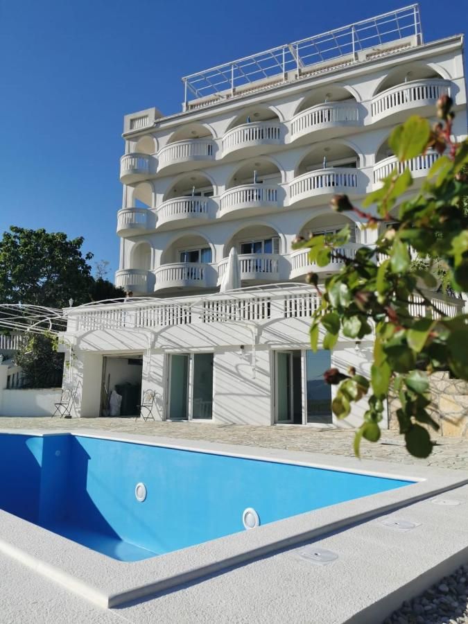 Отель, гостиница в Нови-Винодольски, Хорватия, 1 134 м² - фото 1