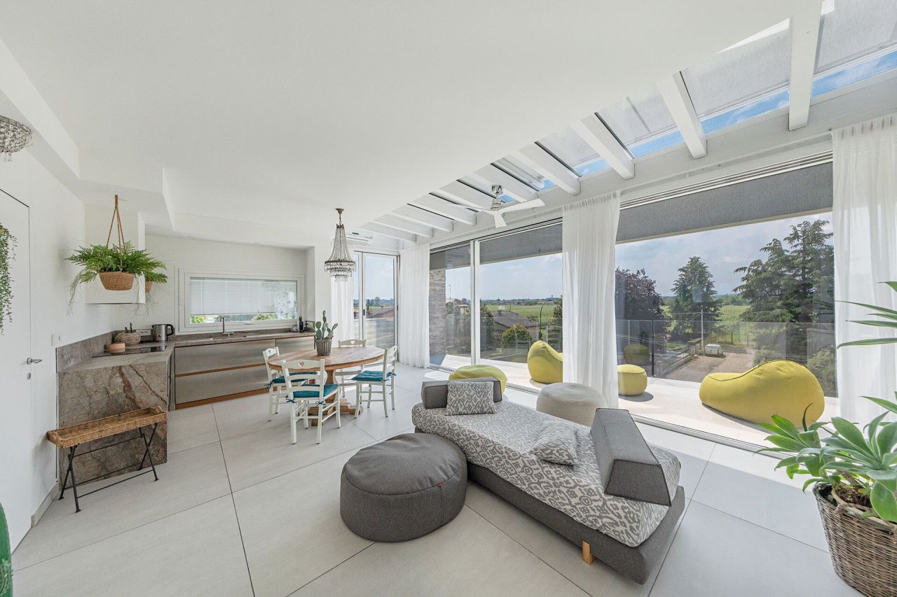 Вилла у озера Гарда, Италия, 360 м² - фото 6