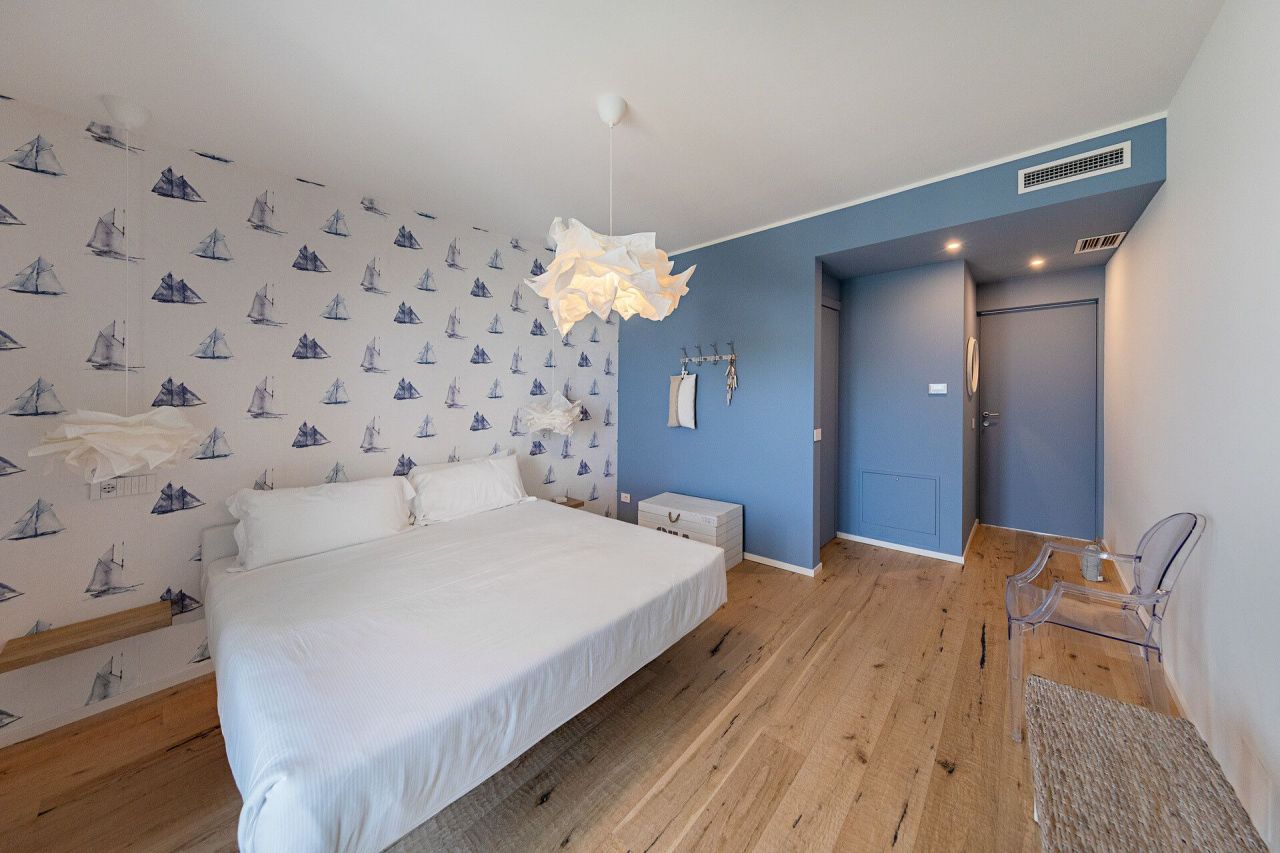 Вилла у озера Гарда, Италия, 360 м² - фото 8