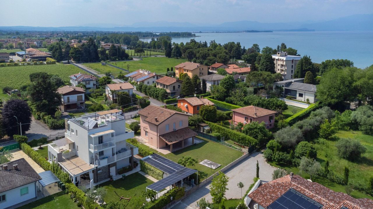 Вилла у озера Гарда, Италия, 360 м² - фото 17