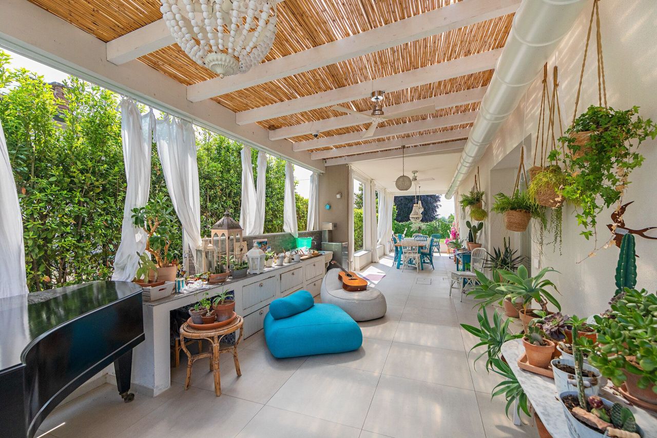 Вилла у озера Гарда, Италия, 360 м² - фото 5