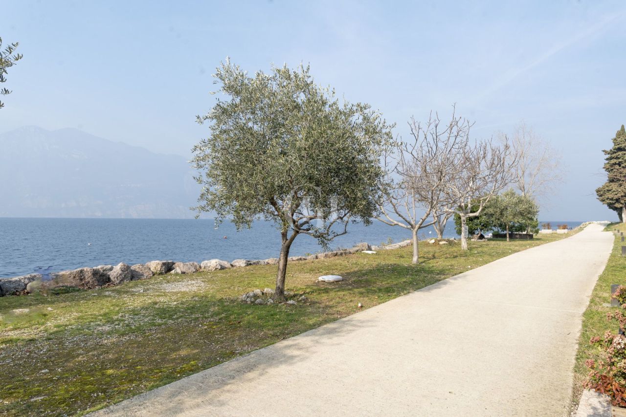 Апартаменты у озера Гарда, Италия, 70 м² - фото 4