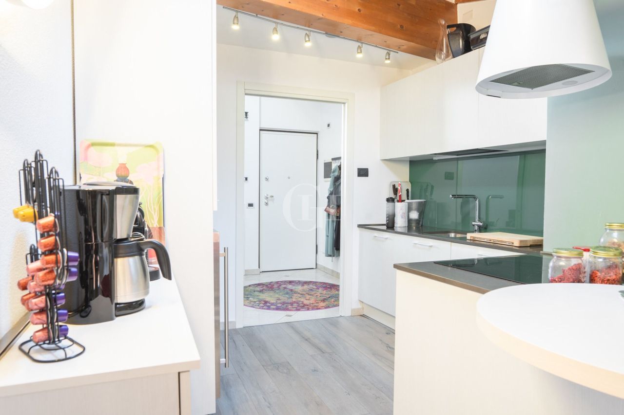 Пентхаус у озера Гарда, Италия, 109 м² - фото 10