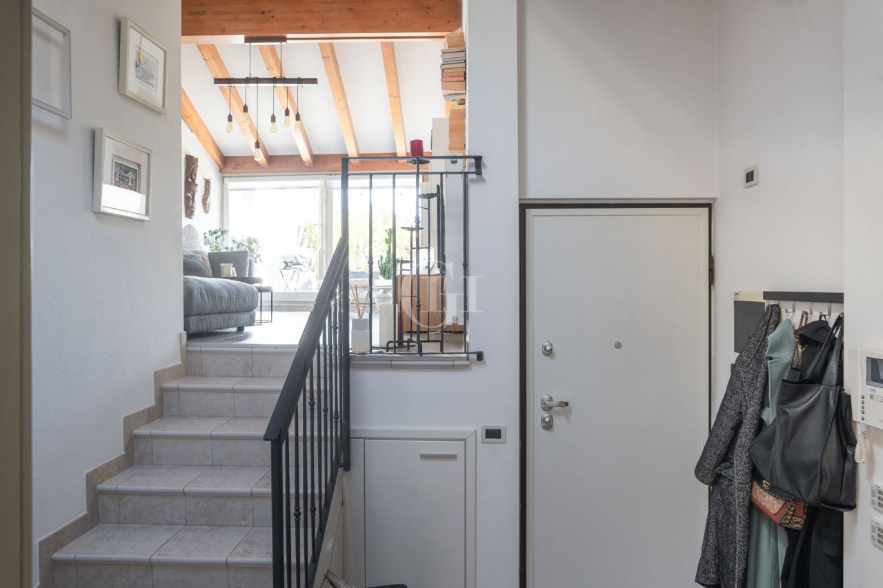 Пентхаус у озера Гарда, Италия, 109 м² - фото 7