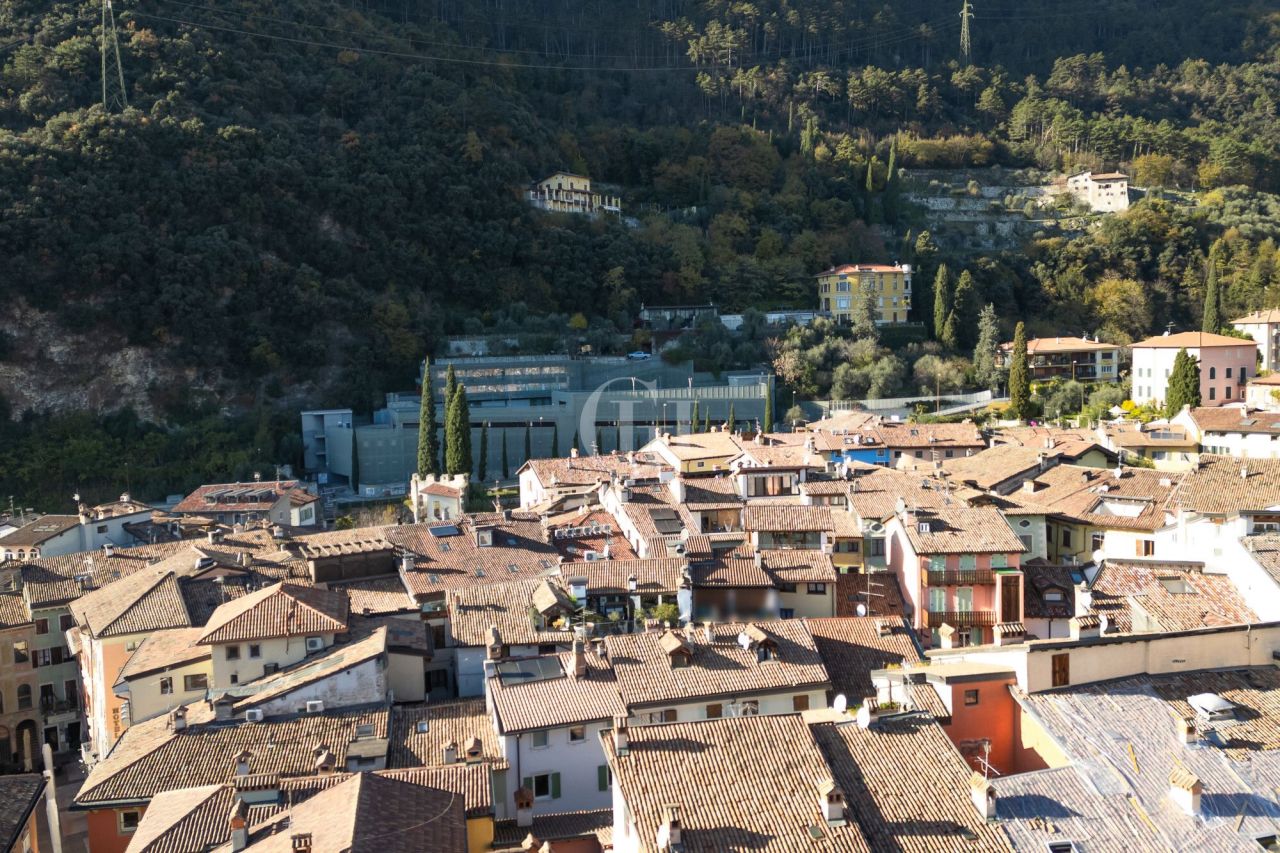 Пентхаус у озера Гарда, Италия, 109 м² - фото 3