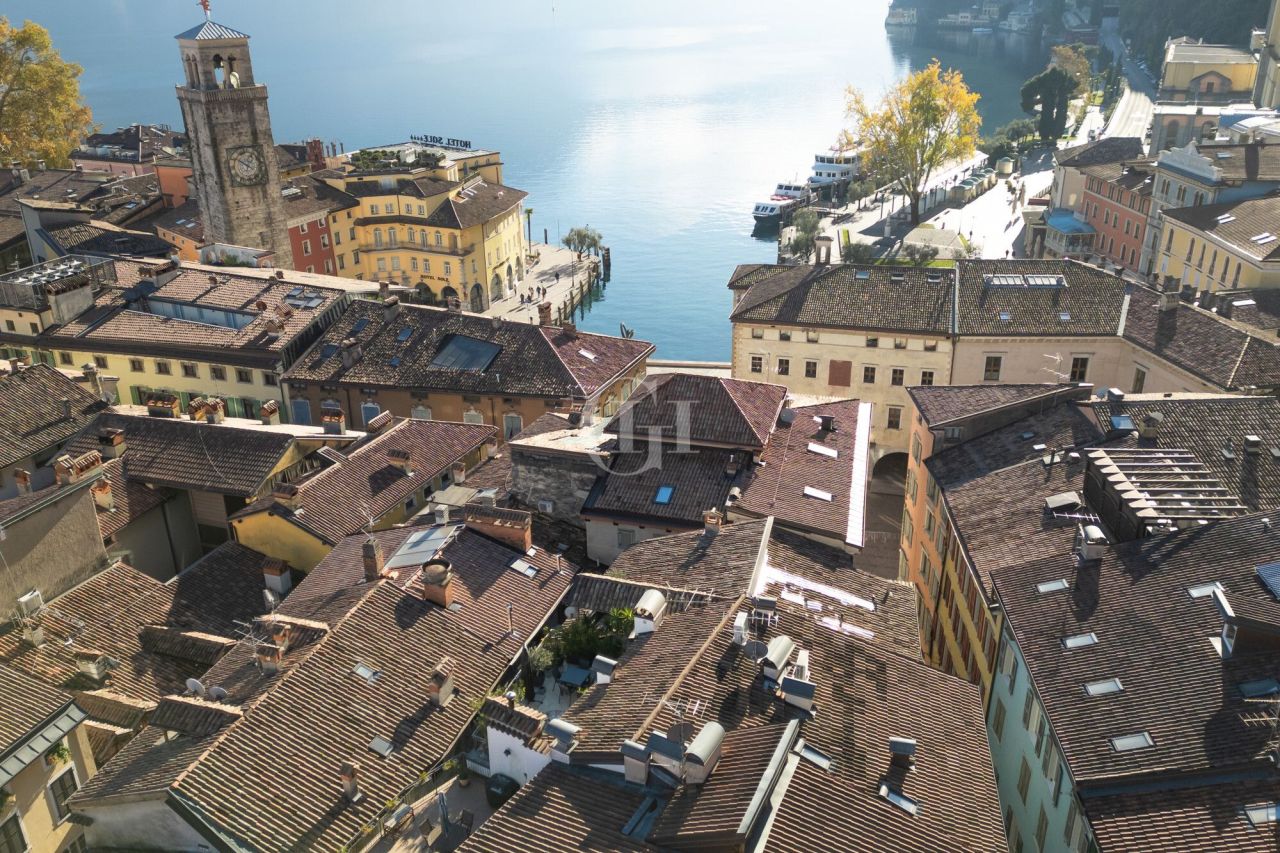 Пентхаус у озера Гарда, Италия, 109 м² - фото 2