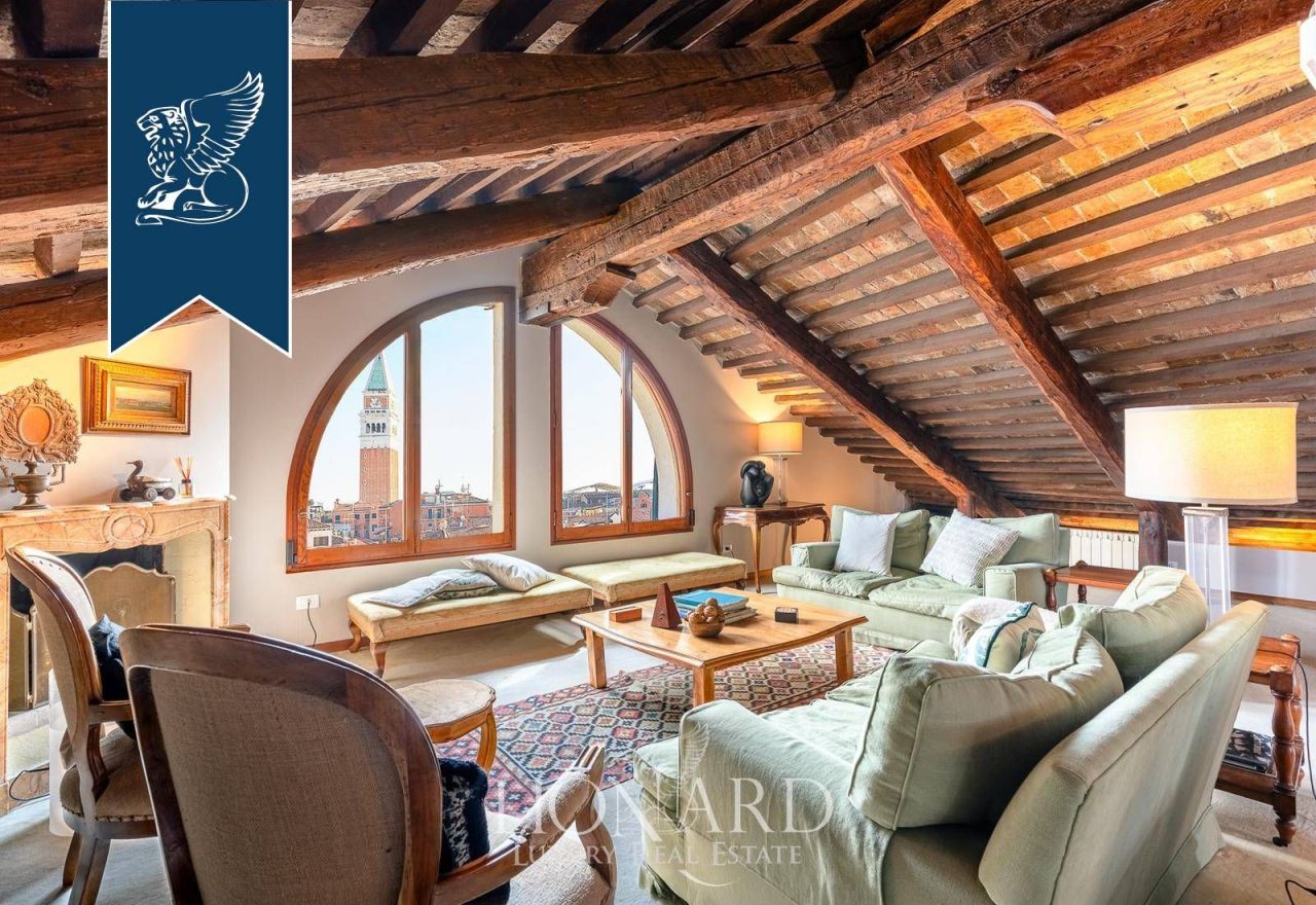 Дом в Венеции, Италия, 430 м² - фото 1