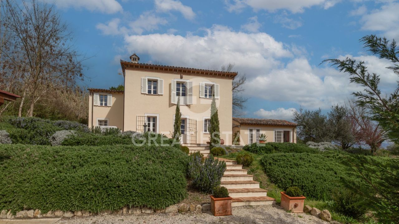Дом в Тоди, Италия, 248.25 м² - фото 1