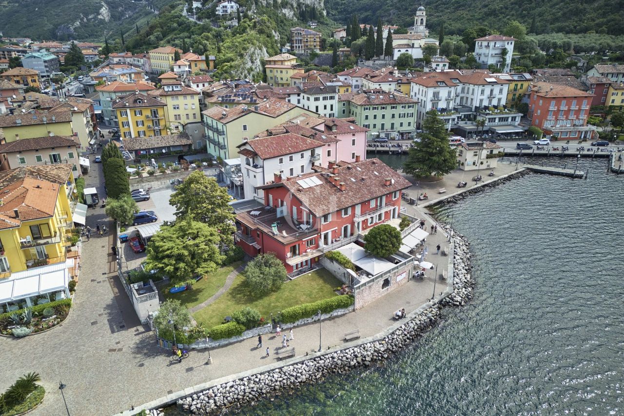 Апартаменты у озера Гарда, Италия, 175 м² - фото 1