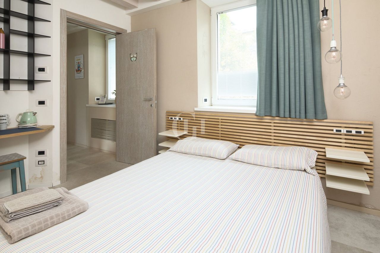 Отель, гостиница у озера Гарда, Италия, 186 м² - фото 11