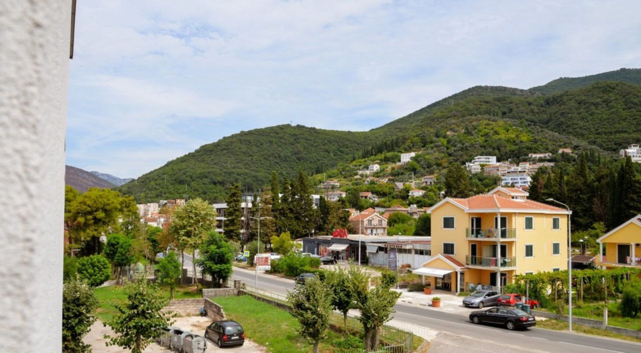 Студия в Тивате, Черногория, 32 м² - фото 2